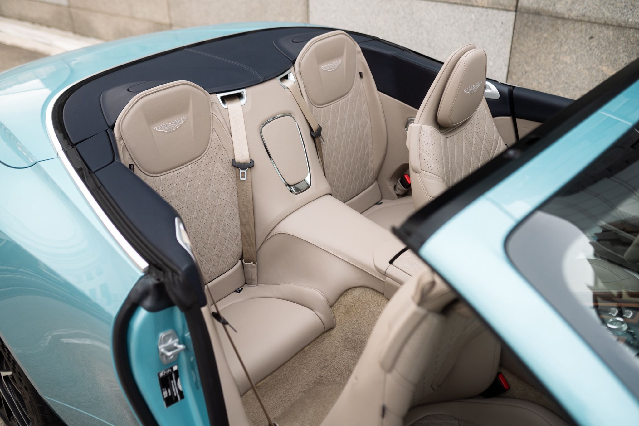Aston Martin DB12 Volante