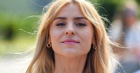 Latem bije na głowę małą czarną. Sukienka Kasi Tusk to perełka