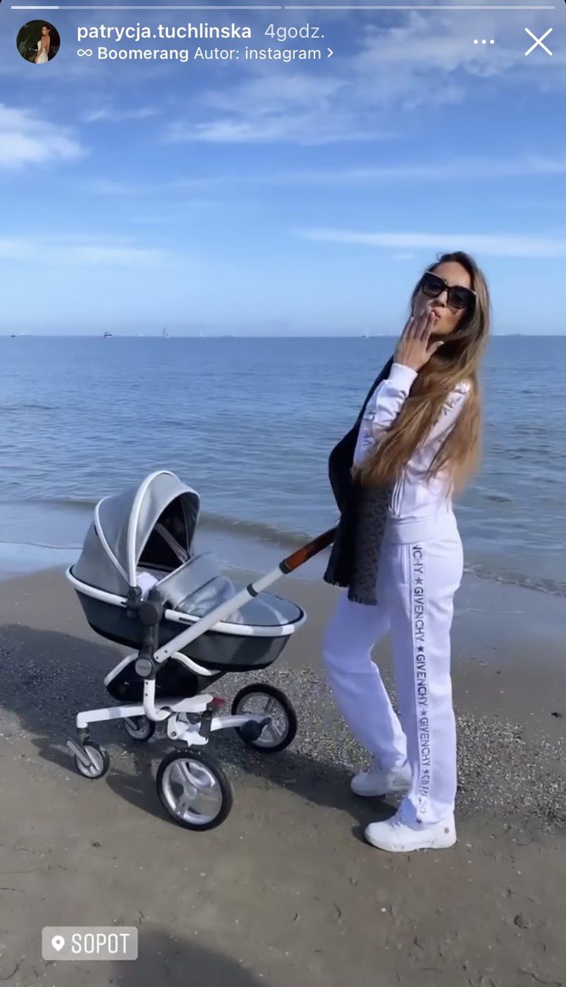 Partnerka miliardera Patrycja Tuchlińska spaceruje z wózkiem, chwaląc się dresem GIVENCHY