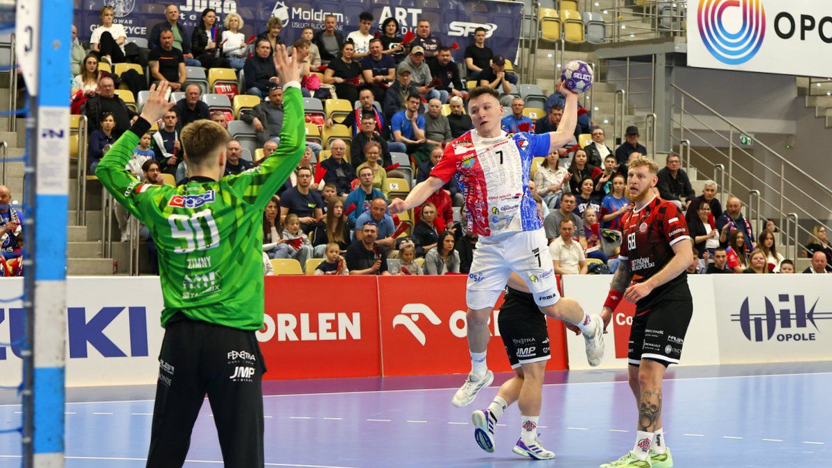 Materiały prasowe / Orlen Superliga / Na zdjęciu: Jakub Zimny (z lewej)