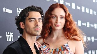 Joe Jonas NIE WSPIERAŁ Sophie Turner po porodzie? Miał narzekać, że powinna częściej wychodzić z domu...