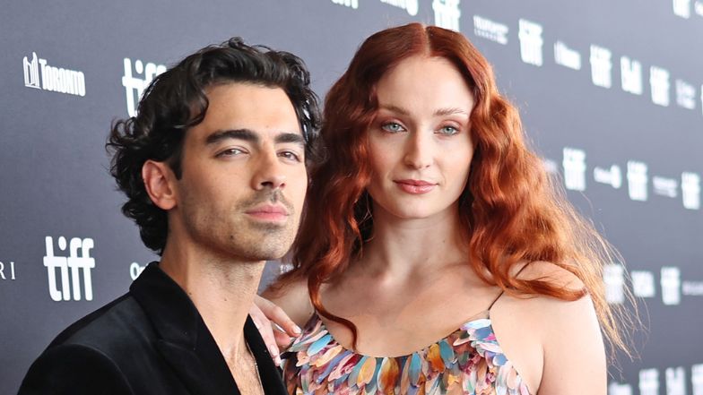 Joe Jonas NIE WSPIERAŁ Sophie Turner po porodzie? Miał narzekać, że powinna częściej wychodzić z domu...