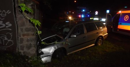Groźny wypadek w nocy w Ostrowcu Świętokrzyskim na ulicy Żabiej