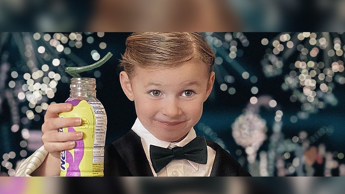 Kochający ojciec odtwarza z córką sceny filmowe. To dopiero miłość 1