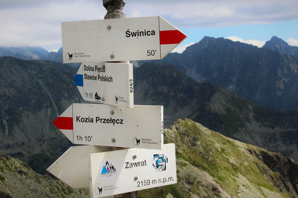 Zawrat to przełęcz na wysokości 2159 m 