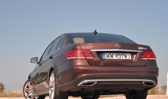 Mercedes-Benz E350 BlueTEC - wehiku czasu dla wybrednych