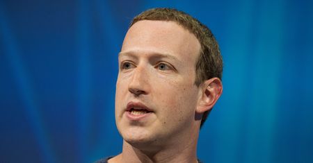Facebook walczy z protestami przeciwko #zostanwdomu. Mark Zuckerberg stawia sprawę jasno
