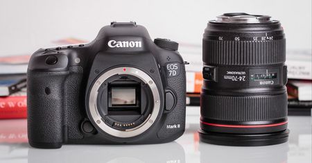 Canon 7D Mark II, 5D Mark III i gripy w promocji cashback. Można zaoszczędzić do 1200 zł