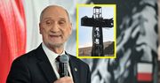 Macierewicz przedstawił tezę dot. spalonego krzyża w Warszawie