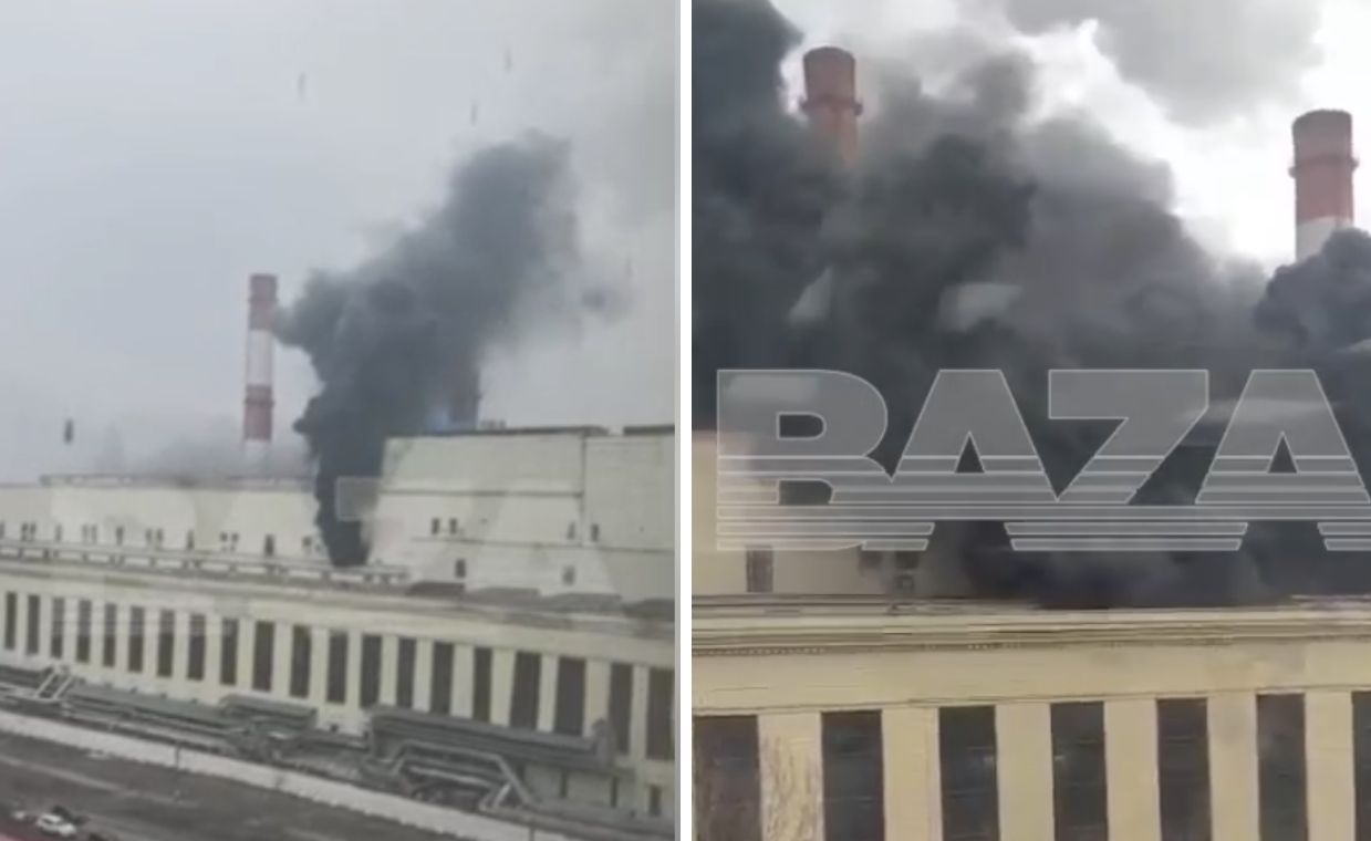 Brand im Kraftwerk in Moskau. Schwarze Rauchwolken sind von weitem sichtbar.