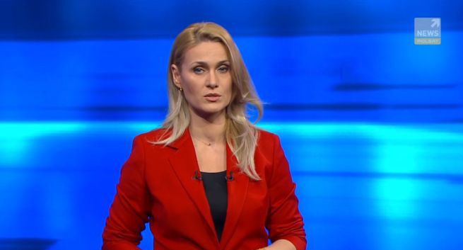 Marta Budzyńska prowadzącą "Raport" w Polsat News