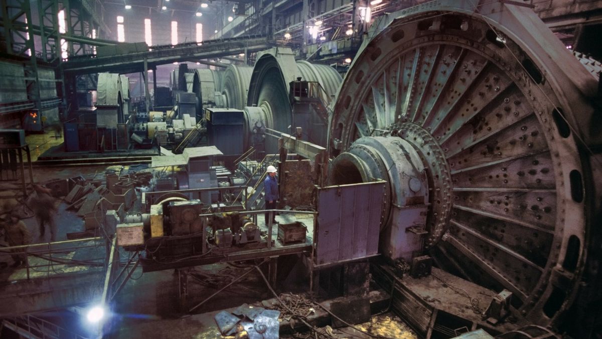 SPL ftp Oct 2014
Crushers at Mirny (Mir) diamond mine, Eastern Siberia, Russia. Mirny mine is a former open pit diamond mine which began operating in 1957, producing diamonds from kimberlite, an igneous rock. Conditions were extreme, with temperatures regularly falling to minus 55 Centigrade. Because of this, no water could be use in processing the ore as it would freeze immediately, so Russian engineers developed the dry-crushing machinery seen here. Diamond production continued until mine's closure in 2011. Photographed in 1991.