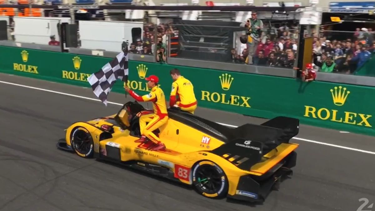 Twitter / Eurosport Polska / Kubica świętuje sukces z kolegami z zespołu