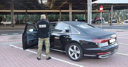 Odzyskano poszukiwaną limuzynę o wartości 460 tys. zł. Luksusowy samochód osobowy był poszukiwany w Niemczech