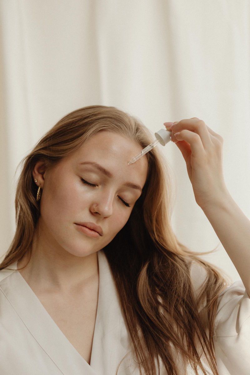 Jak przygotować skórę na wiosnę? Rytuał, by cera odżyła