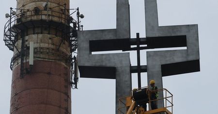 Katowice. Z pomnika przy kopalni Wujek zniknął drewniany krzyż. Dlaczego?