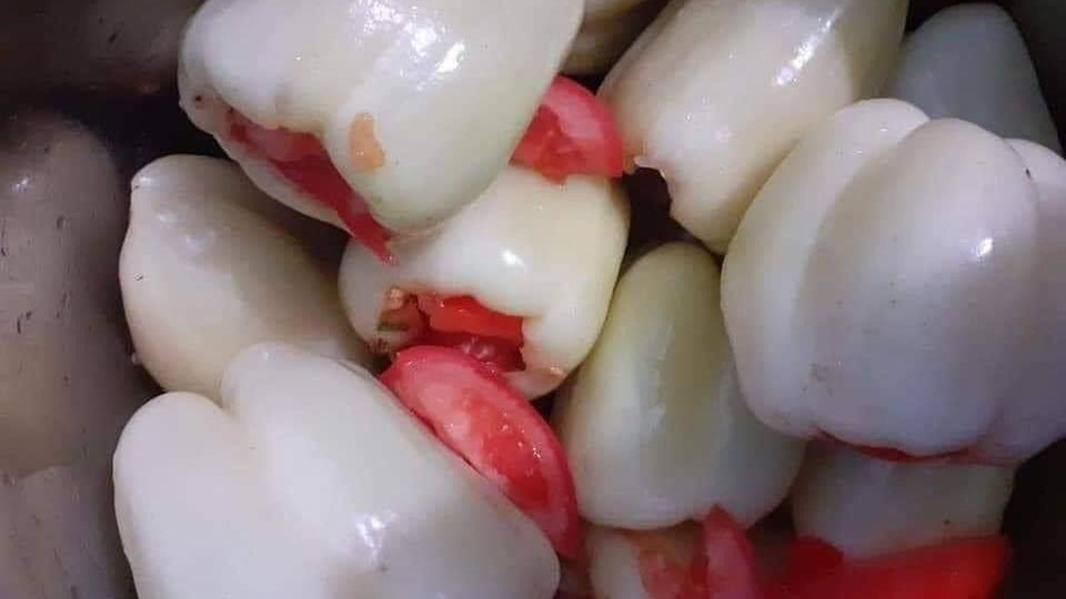 Nietypowe złudzenie optyczne. Papryka, która wygląda jak ludzkie zęby 1