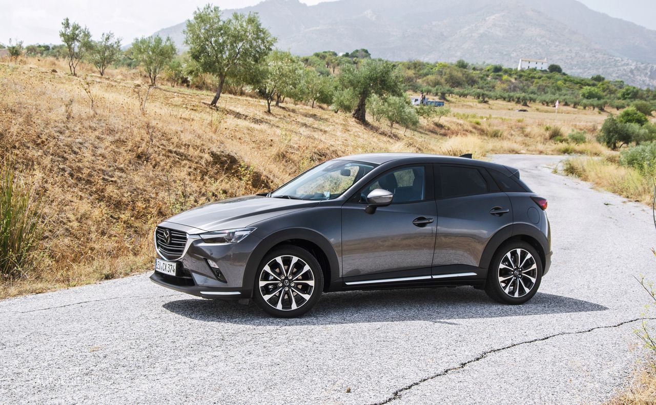 Nowa Mazda CX-3 (2018) zmieniła się bardziej technicznie niż wizualnie.