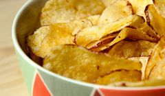 Niezdrowa żywność nie dla dzieci. Zakazano reklam