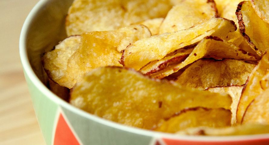 Niezdrowa żywność nie dla dzieci. Zakazano reklam