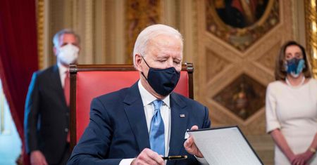 USA. Joe Biden podejmuje pierwsze decyzje. Trump nie będzie zadowolony [Relacja na żywo]