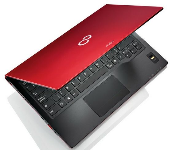 Fujitsu LIFEBOOK U772 ultrabook z góry