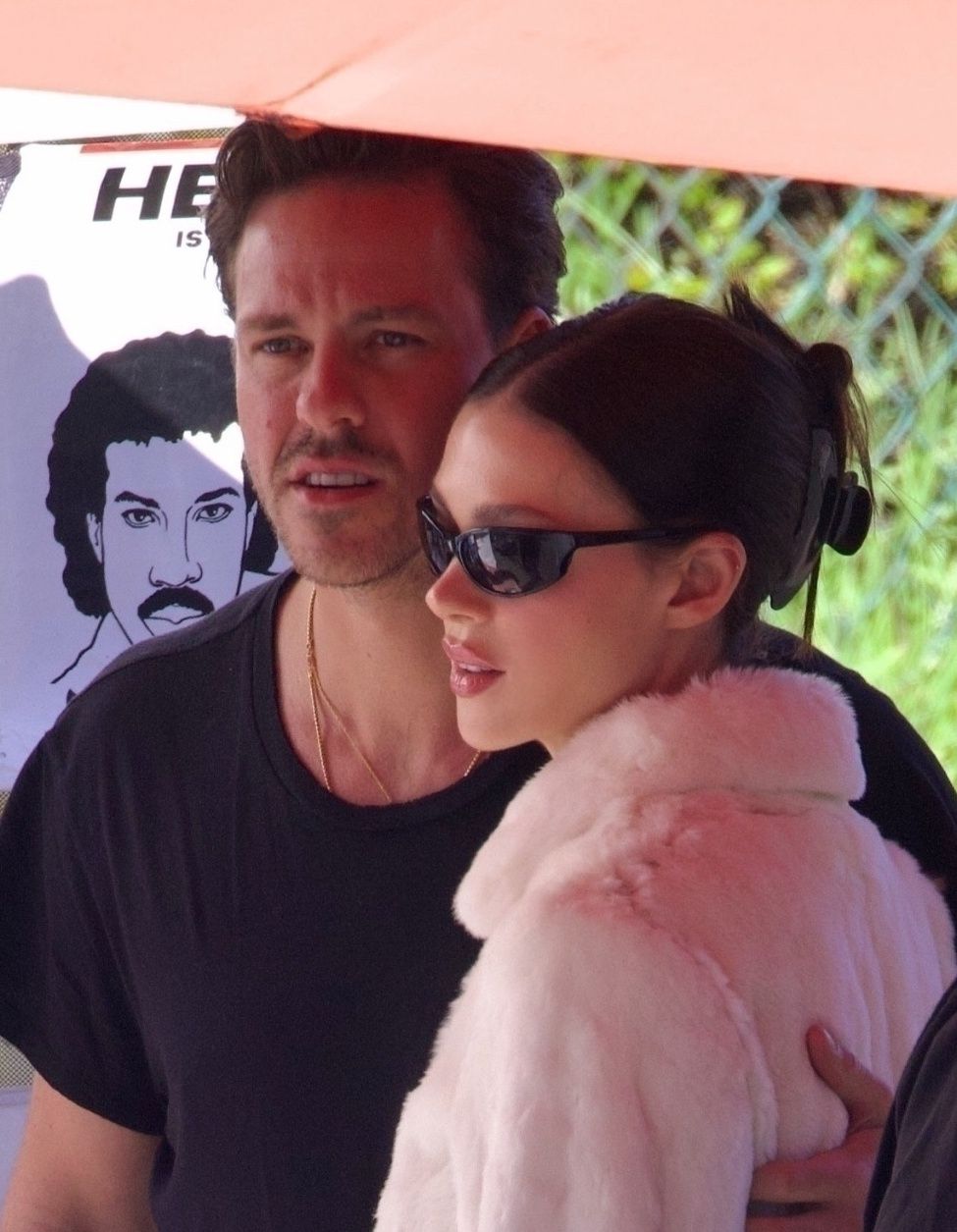 Brooklyn Beckham i Nicola Peltz robią zakupy z jej bratem