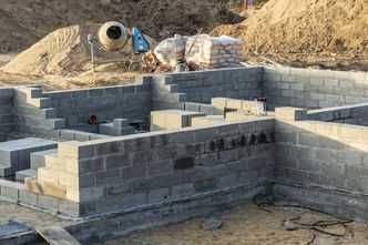 Strach przed wojną zmienia Polskę. "Sprzedają domy i działki"