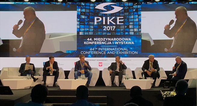 TVP utoruje nadawcom z MUX-8 drogę do renegocjacji umów z Emitelem. „Spotkania szefów PIKE, UKE, KRRiT i TVP”