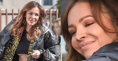 Anna Wendzikowska prezentuje WYSTAJĄCĄ PIERŚ na parkingu (ZDJĘCIA)