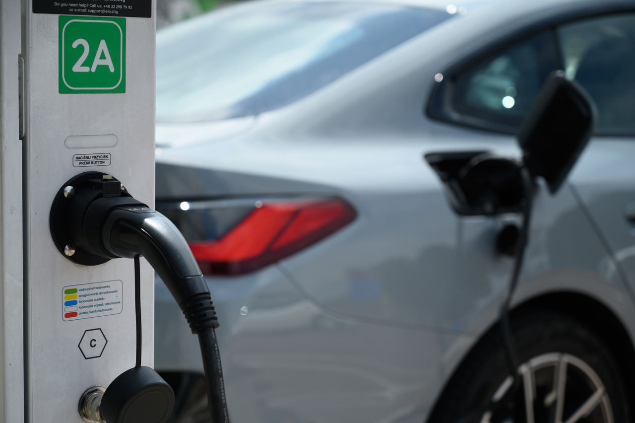 Rekordowe różnice w cenach ładowania. Właściciele "elektryków" muszą kombinować