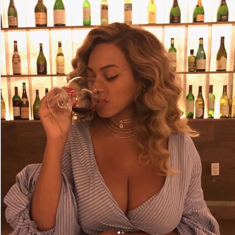Beyonce pije wino po porodzie