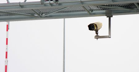 Nowy rodzaj fotoradarów trafia do Polski. Wiemy, gdzie staną urządzenia