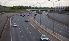 Utrudnienia na S8. Na jezdni kilka ton gęstej gliny