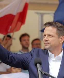 Wybory 2020. Atak na Rafała Trzaskowskiego po spotkaniu w Suwałkach. Mężczyzna rzucił butelką