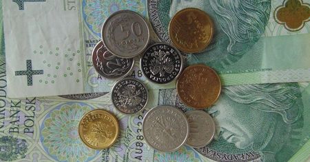Dodatkowe wsparcie finansowe dla rodziców. Kto może z niego skorzystać