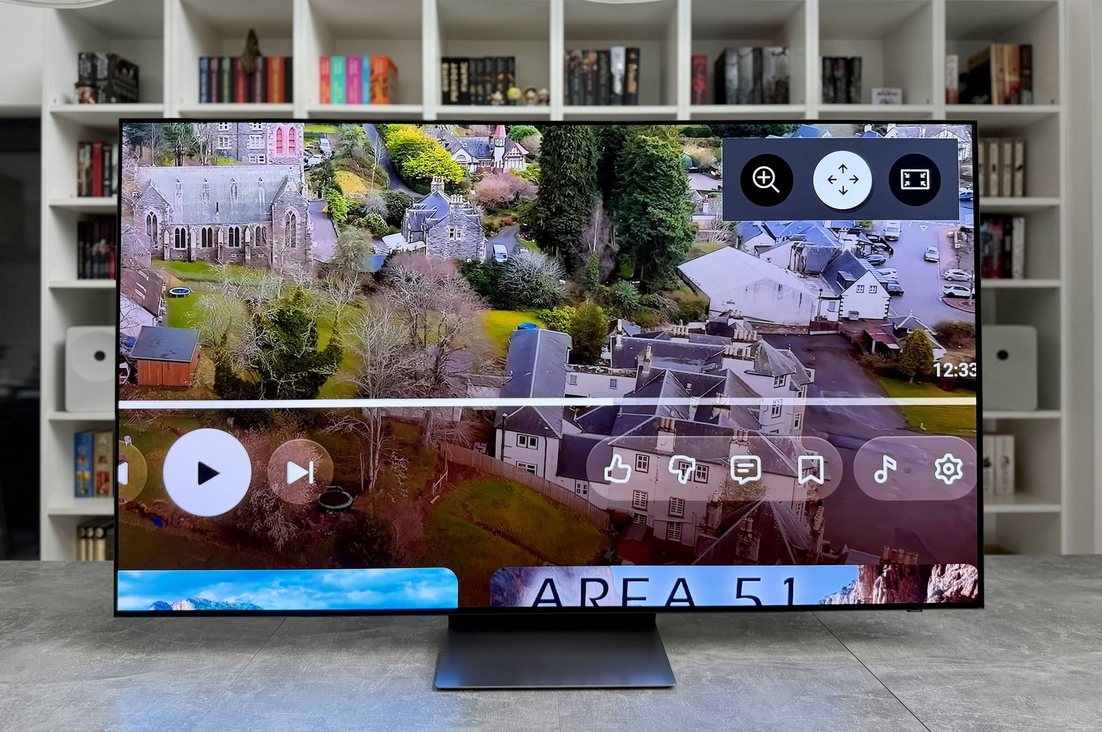 Samsung OLED S90H - Zoom