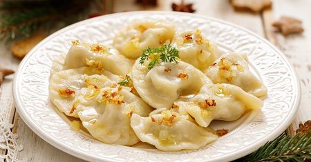 Zostały ci pierogi i uszka ze świąt? Pod żadnym pozorem nie zamrażaj ich ponownie
