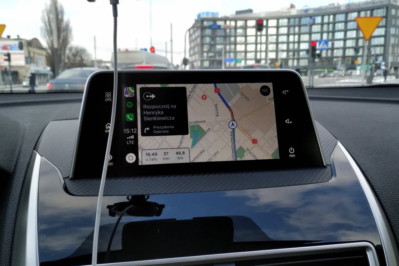 Nawigacja w Mitsubishi Eclipse Cross: Mapy Apple lub Google, producent nie oferuje własnej.