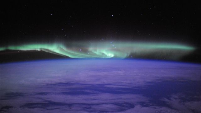 Zorza z profilu, czyli astronauta fotografuje 1