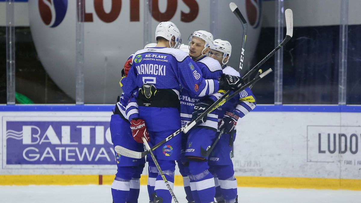 Newspix / Tomasz Zasinski / 058sport.pl  / Na zdjęciu: hokeiści Re-Plast Unii Oświęcim