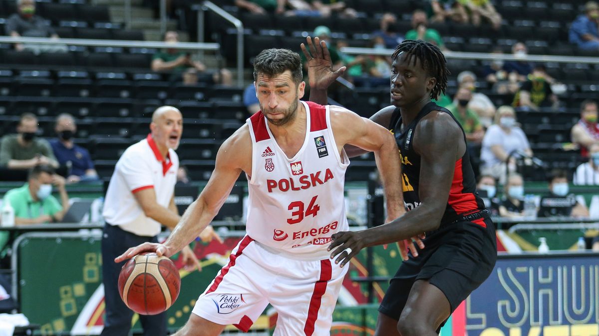 Newspix / WOJCIECH FIGURSKI / 058sport.pl / Na zdjęciu: Adam Hrycaniuk (z lewej)