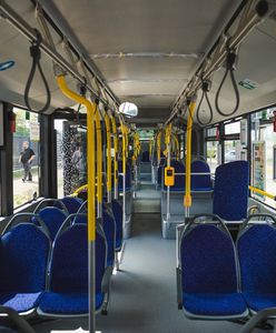 Rzucił się na kobietę. Dantejskie sceny w autobusie w Gdyni