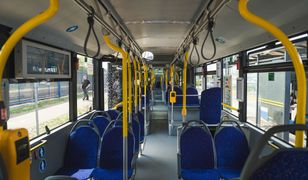 Rzucił się na kobietę. Dantejskie sceny w autobusie w Gdyni