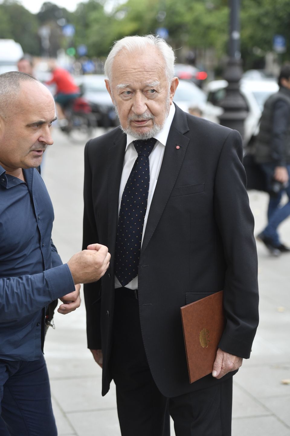 Żałobnicy na pogrzebie Wiesława Gołasa