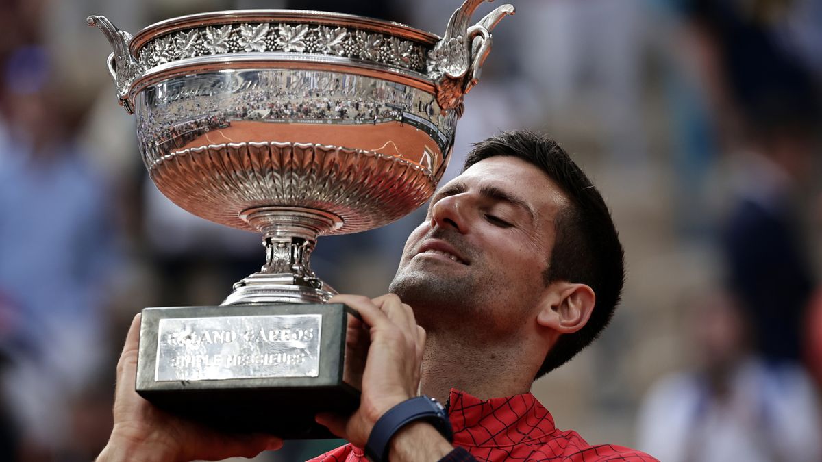 PAP/EPA / Christophe Petit Tesson / Na zdjęciu: Novak Djoković, mistrz Roland Garros 2023