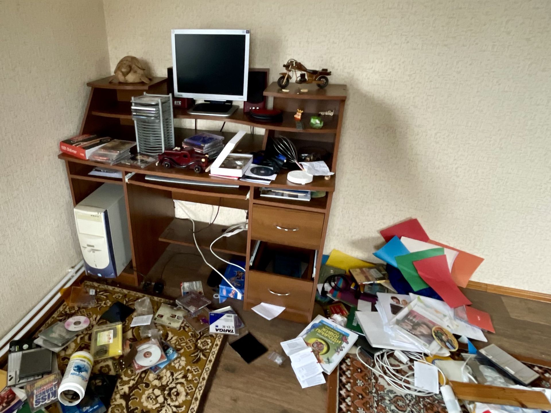 Zniszczenia w domu pani Olgi po rosyjskiej okupacji.