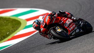 MotoGP: łzy szczęścia Danilo Petrucciego. Szalony wyścig na Mugello, upadek Valentino Rossiego