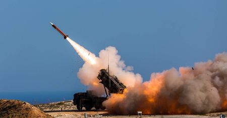 Zmasowane ataki Rosji. NATO zapowiada produkcję 1000 rakiet