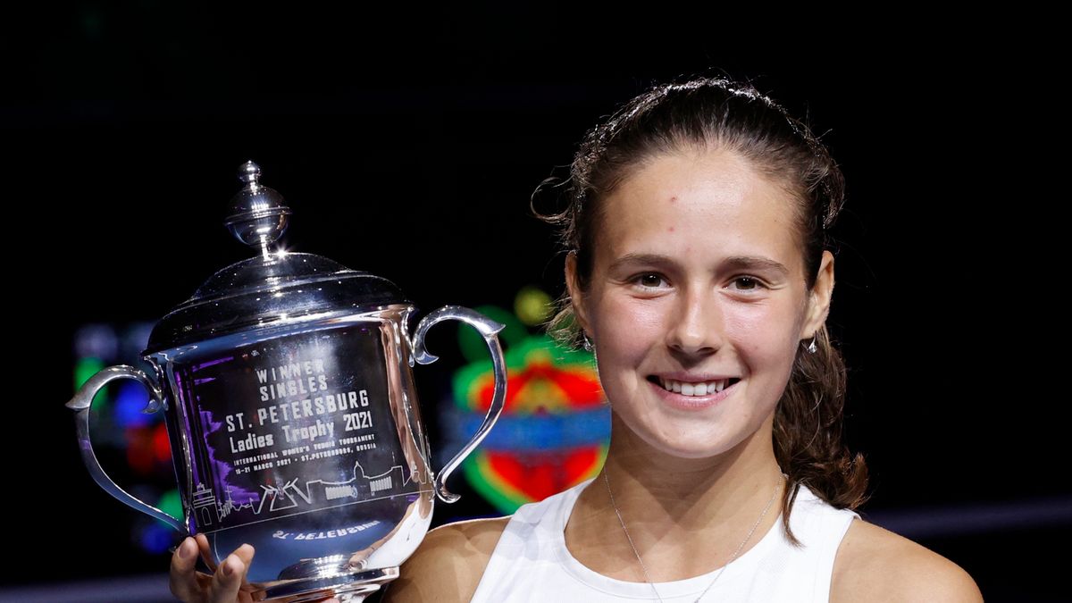 PAP/EPA / ANATOLY MALTSEV  / Na zdjęciu: Daria Kasatkina, mistrzyni St.Petersburg Ladies Trophy 2021